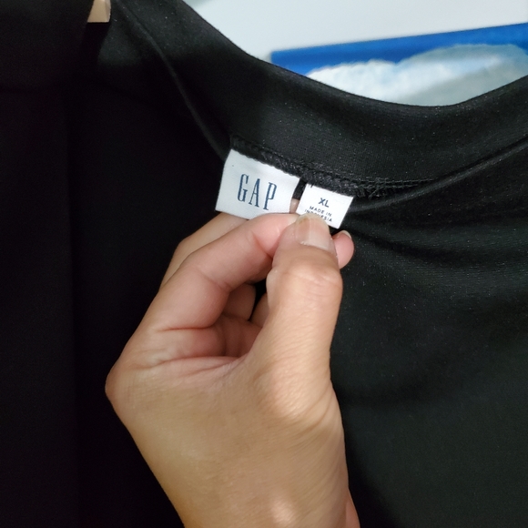 Black Gap skirt - Picture 2 of 3